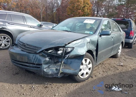 2004 Toyota Camry Le z USA, uszkodzony, nr VIN 4T1BE32K94U282921